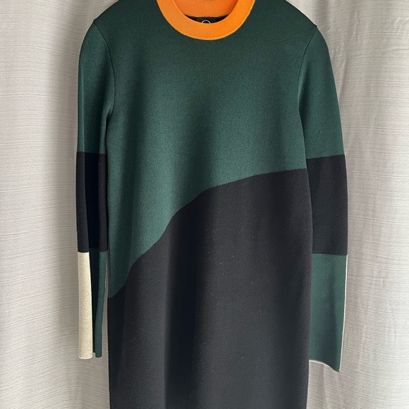 Alexander McQueen Dresses & Skirts - Alexander McQueen colorblock Green and Black Long Sleeve Dress